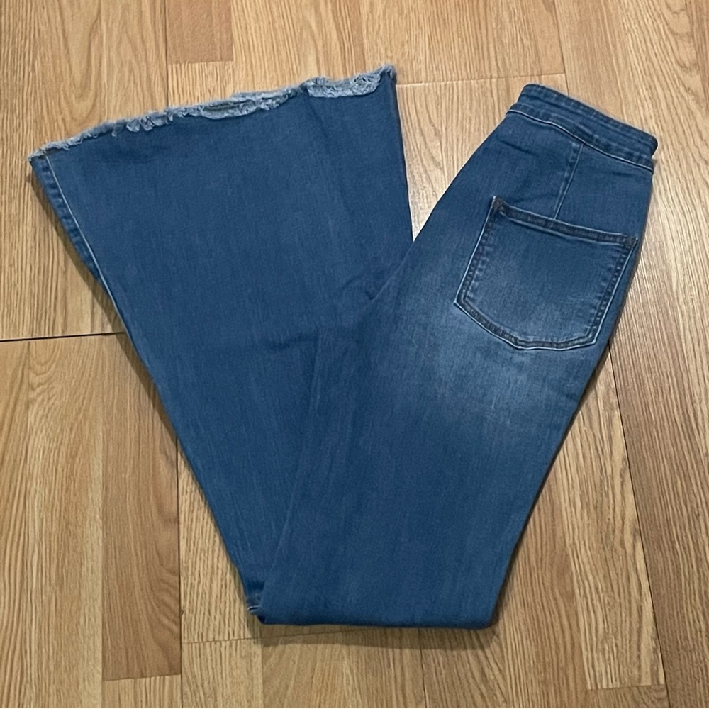 Chelsea & Violet Women’s 26 (23x31) Flare Jeans Medium Blue Denim  Western Wide